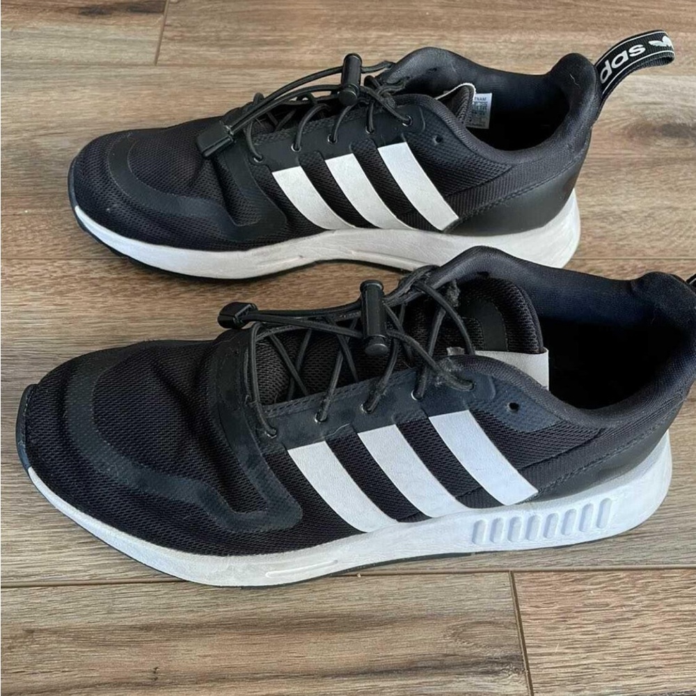 Men’s size 7 adidas tennis shoes